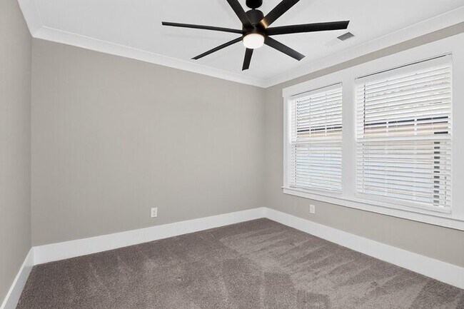 Building Photo - Beautiful 3BD/2.5BA Single Family Home in Reid Park!