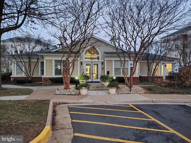 Building Photo - 1641 International Dr