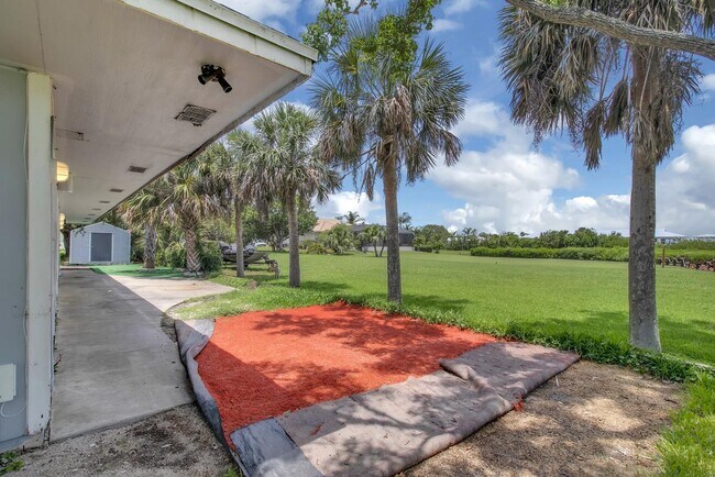 Building Photo - 203 Parkwood Ln