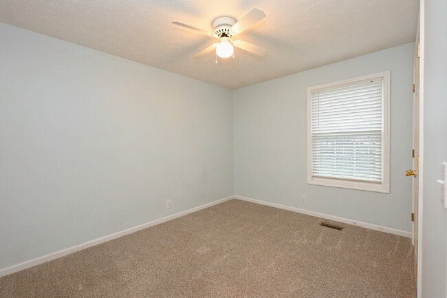 Building Photo - Car-free convenience! Modern 3 Bed Home Minutes from Downtown Gallatin