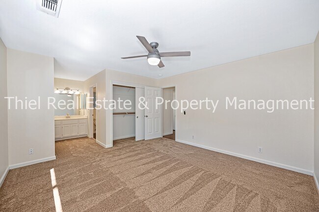 Building Photo - 2277 Knollwood Dr