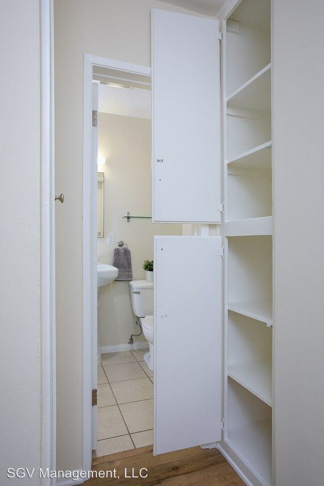 Building Photo - 518 E Washington Blvd