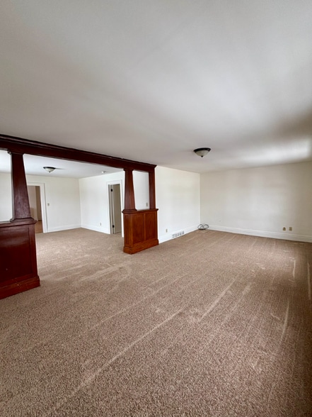 Building Photo - 91 Laverack Ave