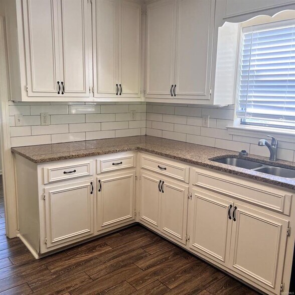 Building Photo - 5416 Handel Dr