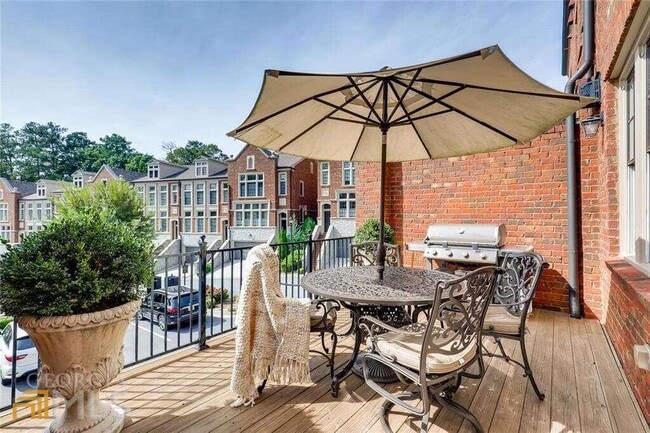 Building Photo - 2962 Savoy Way