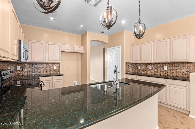 Building Photo - 17554 W Cardinal Dr