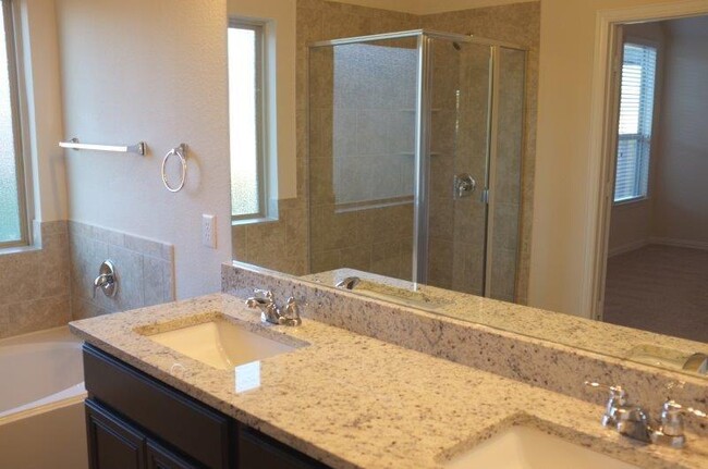 Building Photo - 108 Star Jasmine Cove