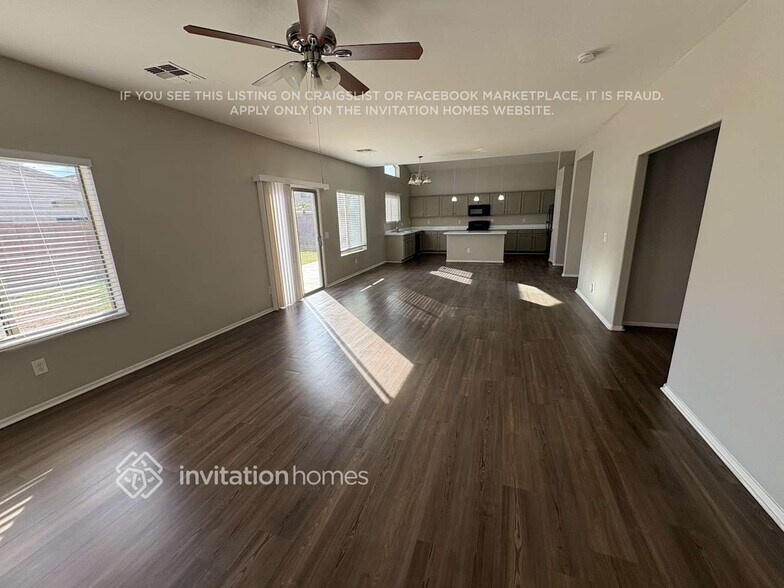 Building Photo - 12813 W Mauna Loa Ln