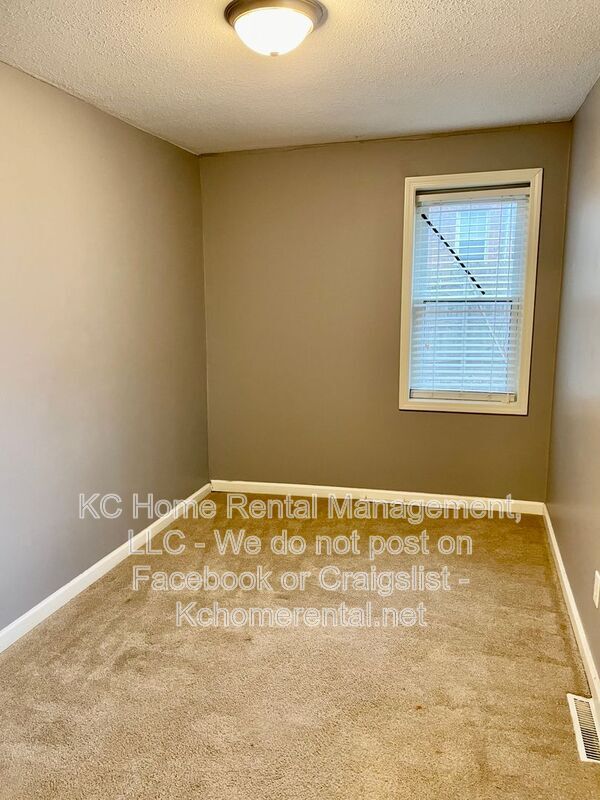 Building Photo - 1108 W 41st Terrace