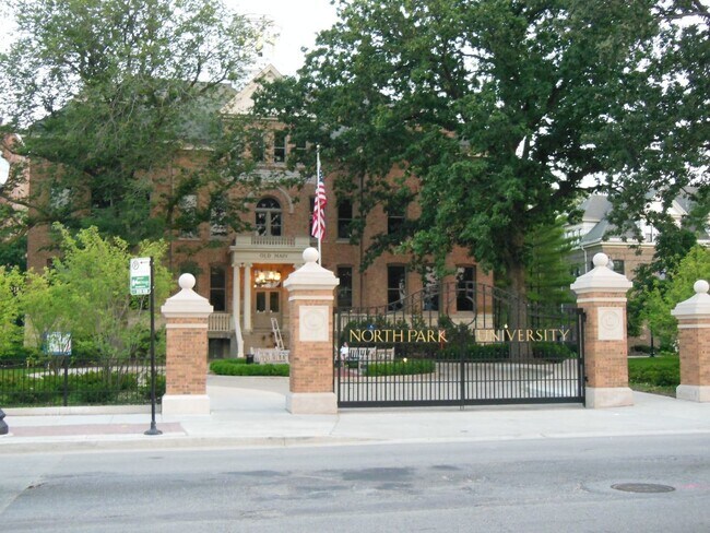 Building Photo - 5010 N Troy St