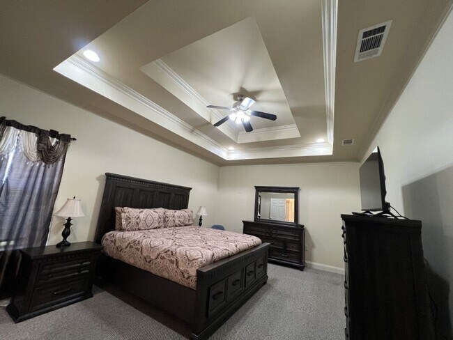 Building Photo - Beautifully Furnished 4-Bedroom Home in Zachary's Audubon Lakes!