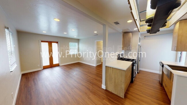 Building Photo - 4766 Bermuda Ave