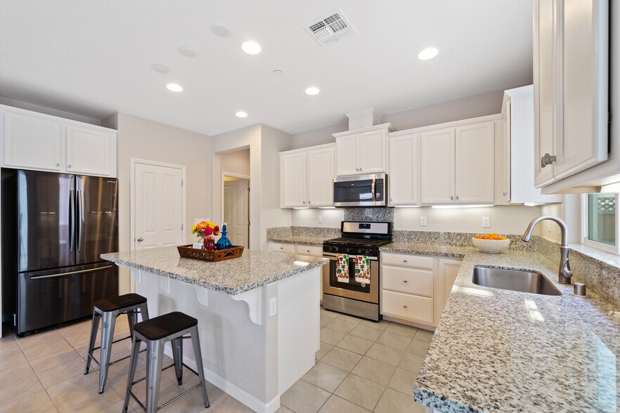 Building Photo - 16523 Alexander Ln