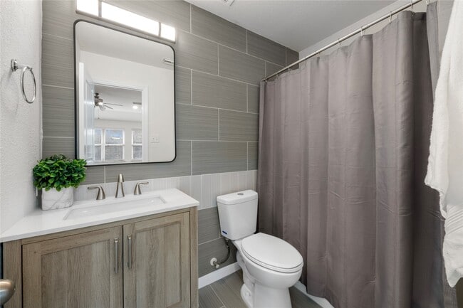 Building Photo - 9535 Empress Crossing Dr