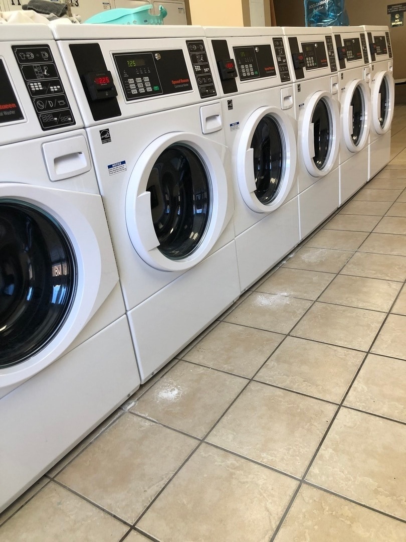 Building Photo - 111 W Maple St