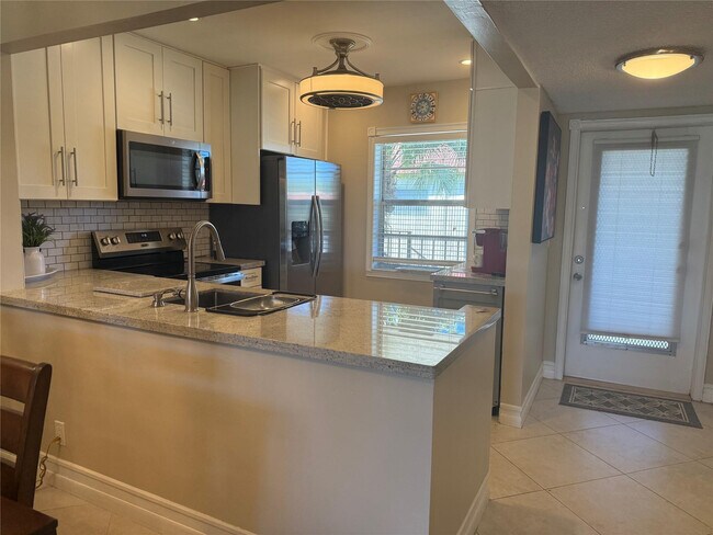 Building Photo - 32 Abbey Ln