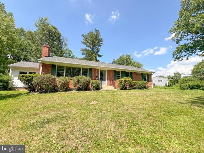 Building Photo - 10001 Woodhill Rd