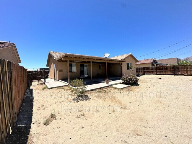 Building Photo - 15580 Avenida Ramada