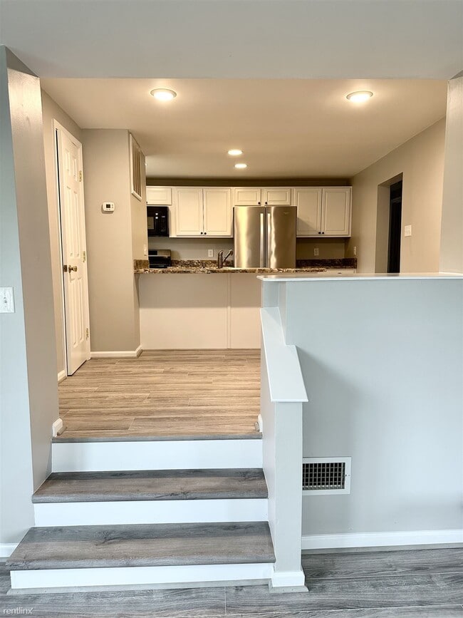 Building Photo - 2 br, 1 bath Duplex - 3932 Fairfax Street