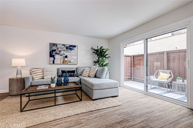 Living Room - 4033 W 182nd St
