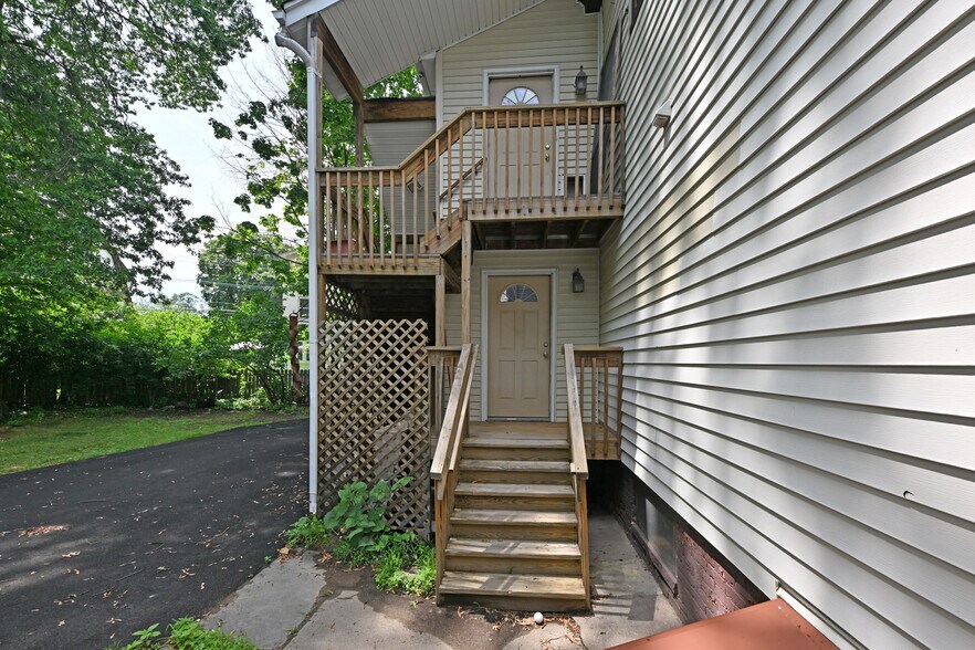 Building Photo - 32 Brainard Pl