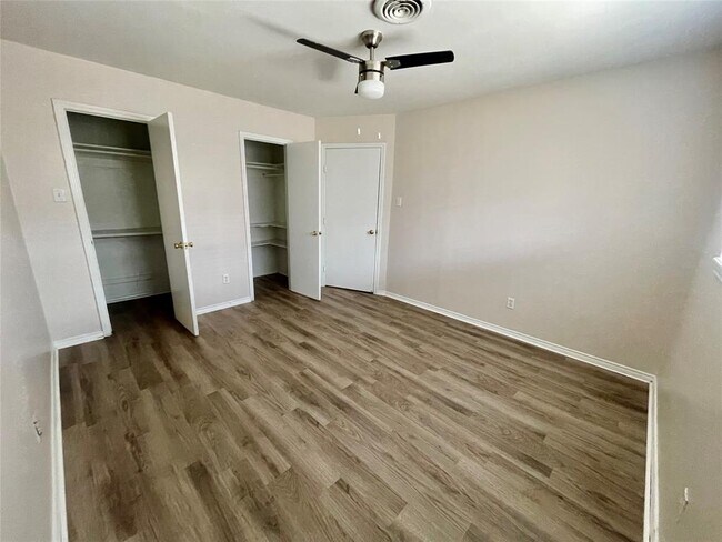 Building Photo - 9775 Pine Lake Dr