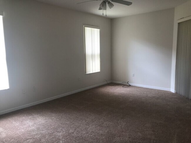 Building Photo - "Charming 3-Bedroomt with 2 Full Baths in Kissimmee – Your Spacious 1,839 Sq Ft Sanctuary Awaits!...