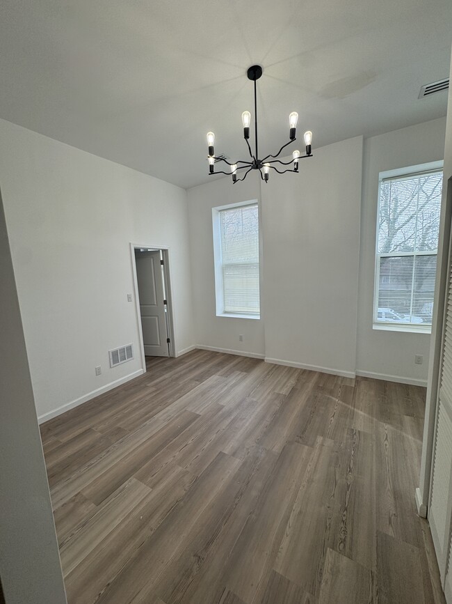 Building Photo - 839 S Jackson St