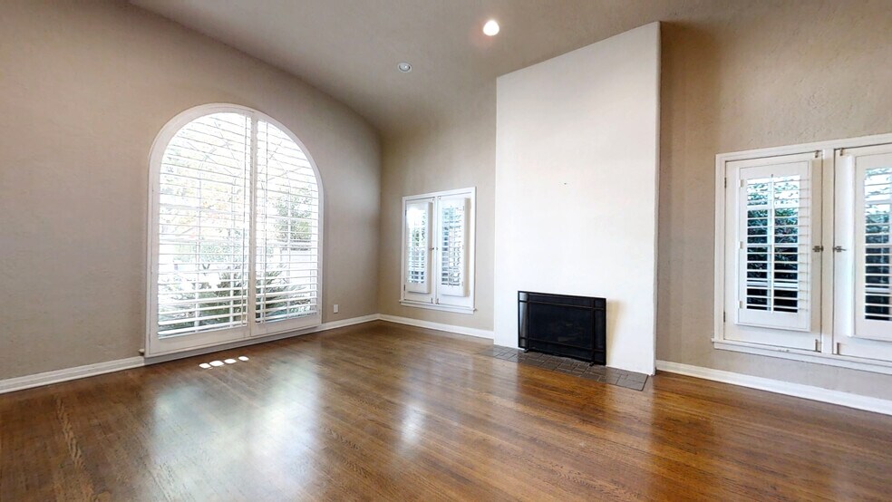Building Photo - 123 N La Jolla Ave