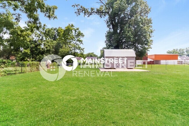 Building Photo - 3 Bedroom Pet-Friendly Home in Louisville, KY with Main Street Renewal