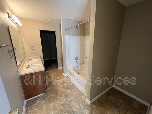 Building Photo - 1422 Dowell St