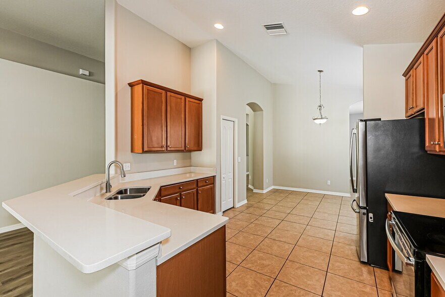 Building Photo - 8610 Sandy Plains Dr