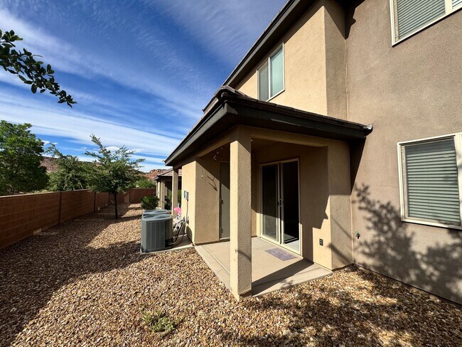 Building Photo - Desert Hills Townhome