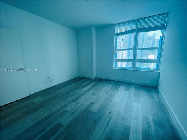 Building Photo - 950 Brickell Bay Dr