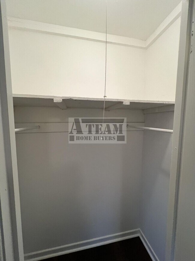 Building Photo - Renovated 2 Bed 1 Bath house for rent in T...