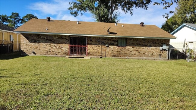 Building Photo - 8610 Valley S Dr