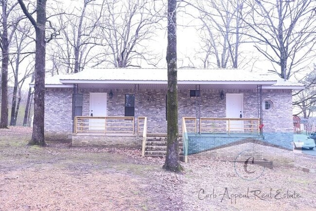 Building Photo - Move in special $500!! Beautifully renovated 1 bed / 1 bath duplex in a great neighborhood!!