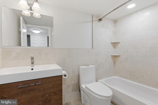 Building Photo - 598 Belmont Ave