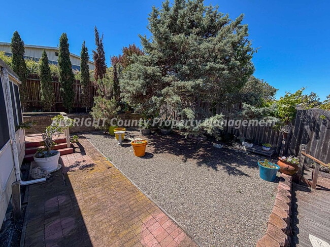 Building Photo - AVAILABLE APRIL - 3 Bedroom/ 2 Bath Los Osos Home