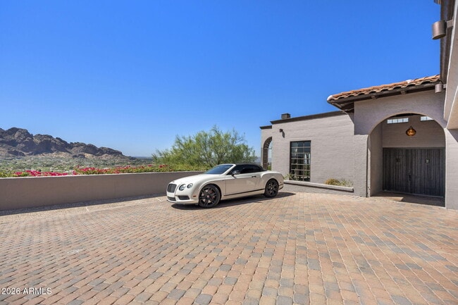 Building Photo - 6900 N Highlands Dr