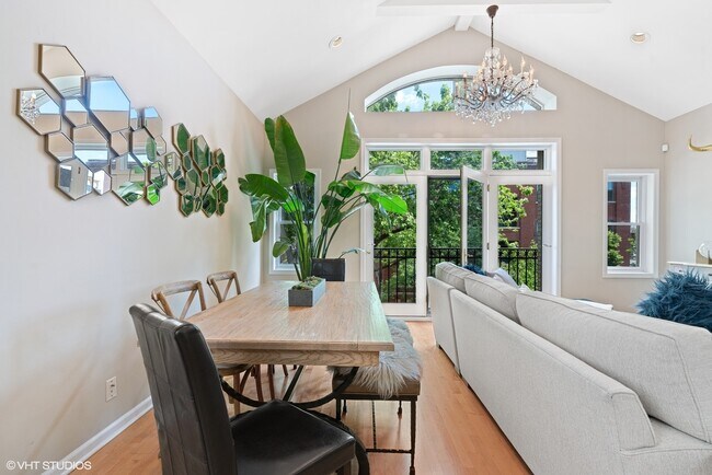 Building Photo - 840 N Wood St