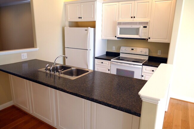 Building Photo - 104 Mahler Ave