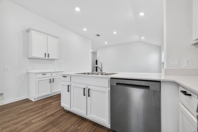 Building Photo - 5415 Tourmaline Wy