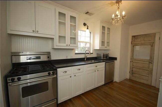 Building Photo - 506 Parks Ave