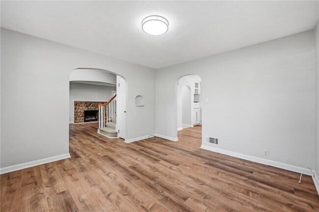 Building Photo - 1060 S Hermitage Rd