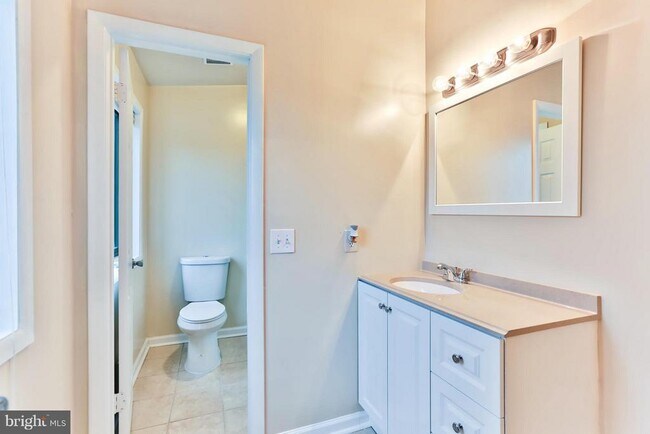 Building Photo - 6 Winners Cir