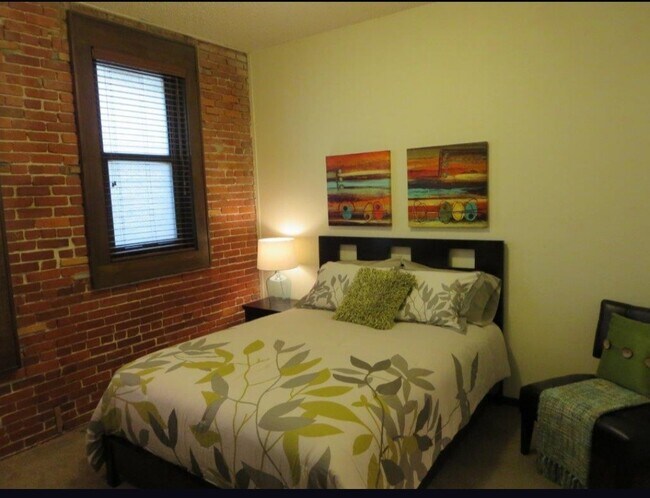 Building Photo - 618 E Douglas Ave