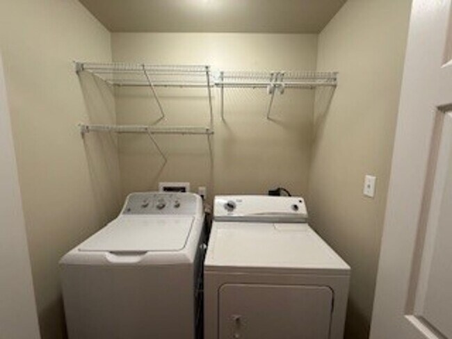 Building Photo - Country side home