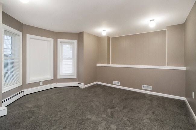 Building Photo - Spacious 3-Bed + Office Home in Slatington — Fresh Floors & Flexible Layout