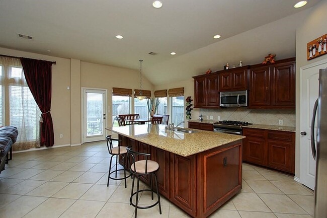 Building Photo - 14822 Yellow Begonia Dr